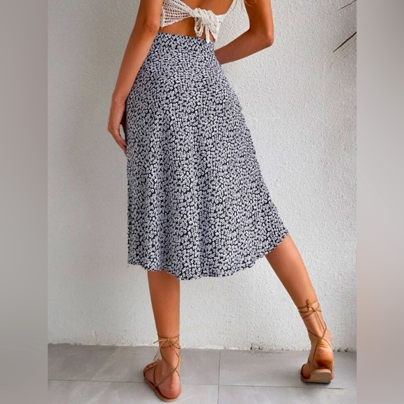 Floral print split thigh skirt - Picture 2 of 3